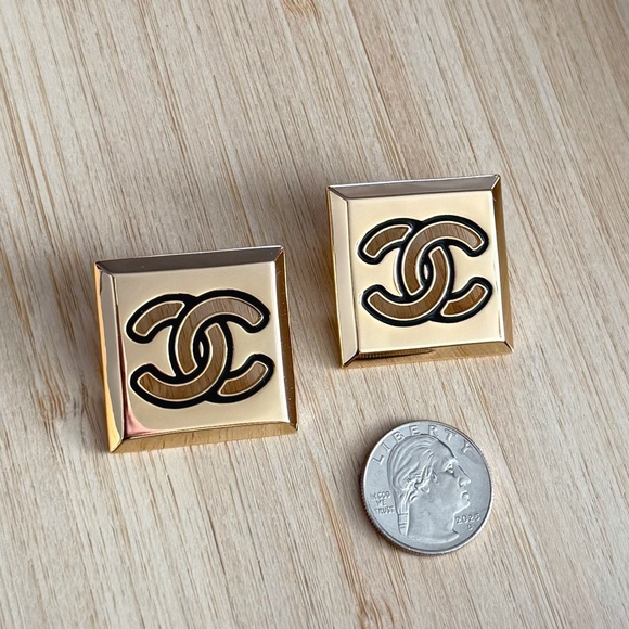 CHANEL Rare 2024 Classic Gold Oversized Square CC Logo Cutout Earrings - Picture 3 of 7